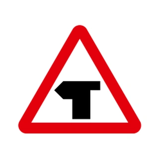 T-junction with priority over vehicles from the right